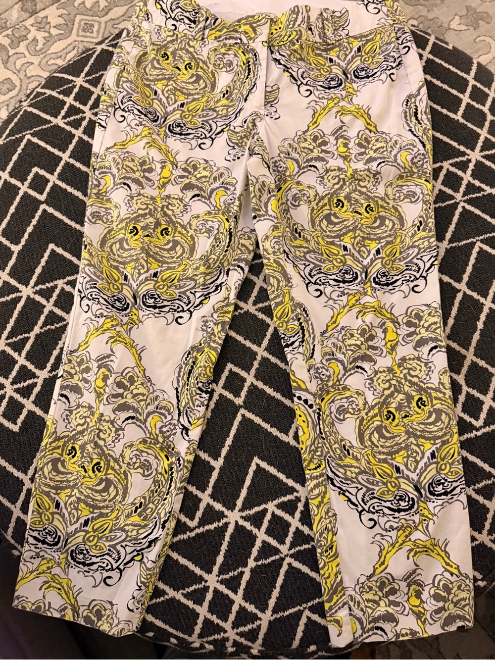 Ann Taylor White Capris with Yellow and Gray Swirl Print